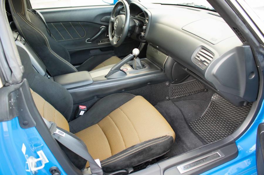 Интерьер Honda S2000 CR (AP2) 2008 года  (фото 82 из 180)